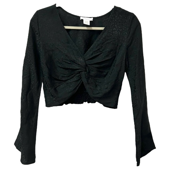 Kirious NWT Women’s Bell Sleeve Satin Twist Front Crop Top‎ Blouse  Sz M - Picture 2 of 8